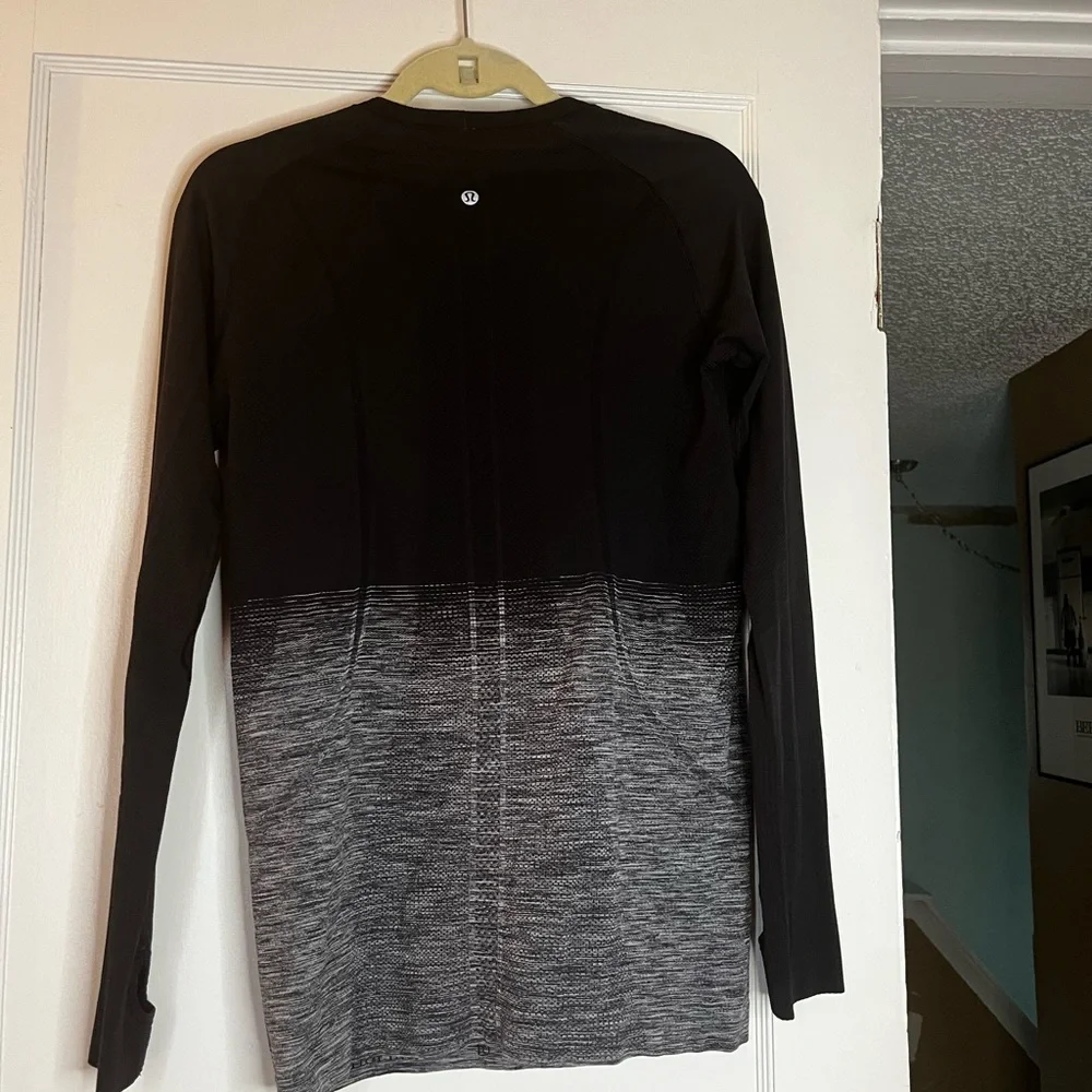 Lululemon - Picture 2 of 2